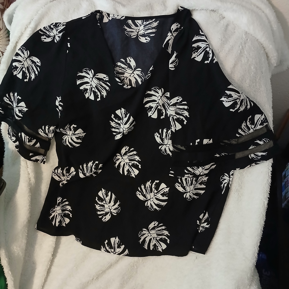 Black and White Leaf Print Women's Top